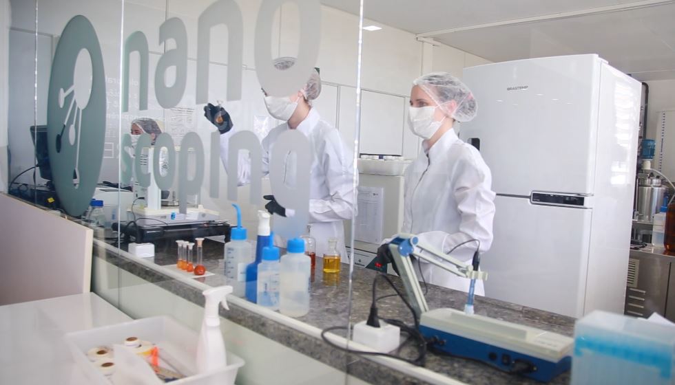 Foto: Caroline Costa, Fapesc - Com sede em Florianópolis, empresa desperta atenção do mercado europeu e negocia exportação de 1 tonelada de nanocápsulas biodegradáveis