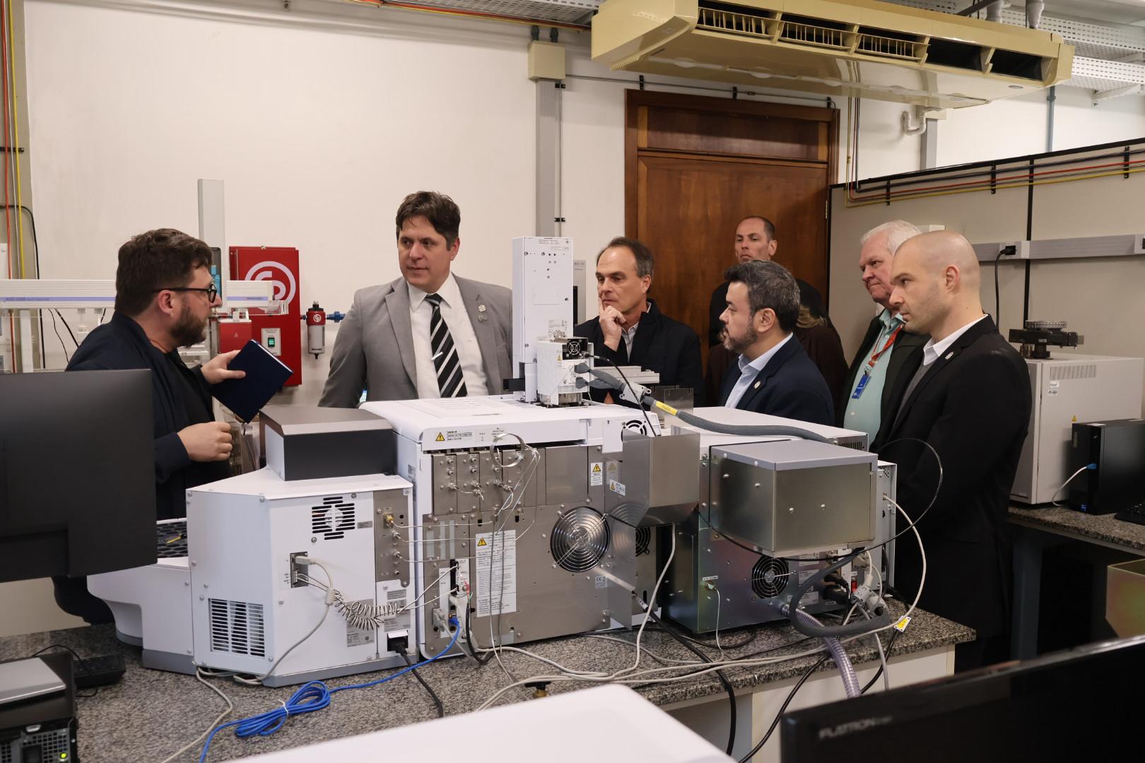 Com investimento de R$ 2,4 milhões do Governo do Estado, Fapesc e Furb inauguram ampliação de laboratório na área de combustíveis e meio ambiente com foco em transição energética