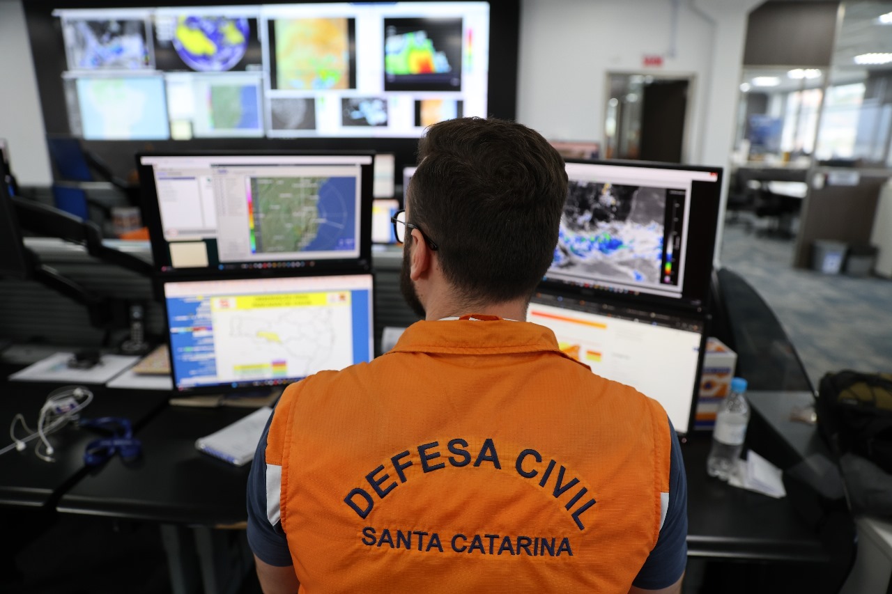 Fapesc e Defesa Civil lançam edital de R$ 3,8 milhões para bolsas em pesquisa e inovação