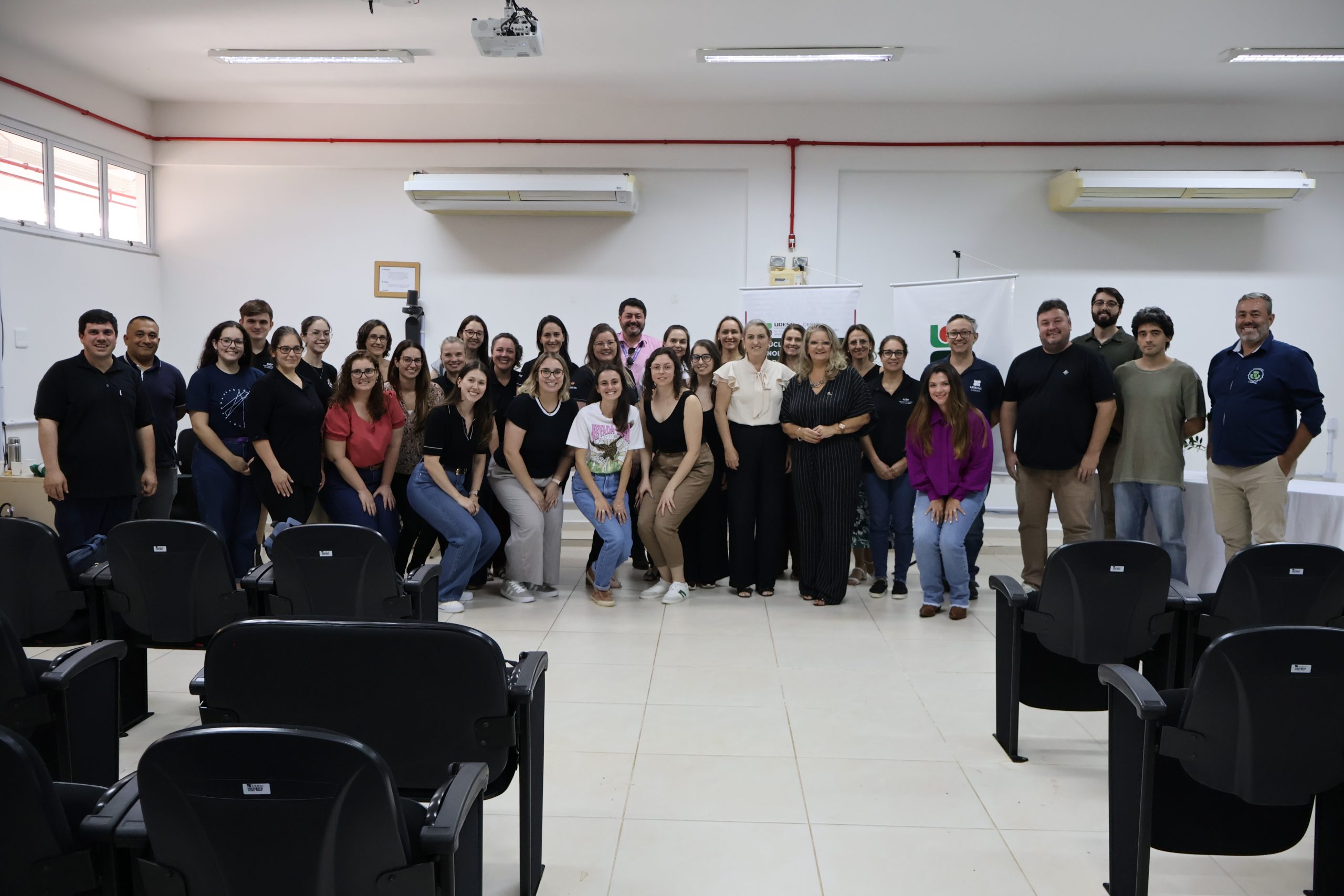 Fapesc participa da apresentação de projetos de pesquisa desenvolvidos com apoio do Governo do Estado no Núcleo do Leite, em Pinhalzinho