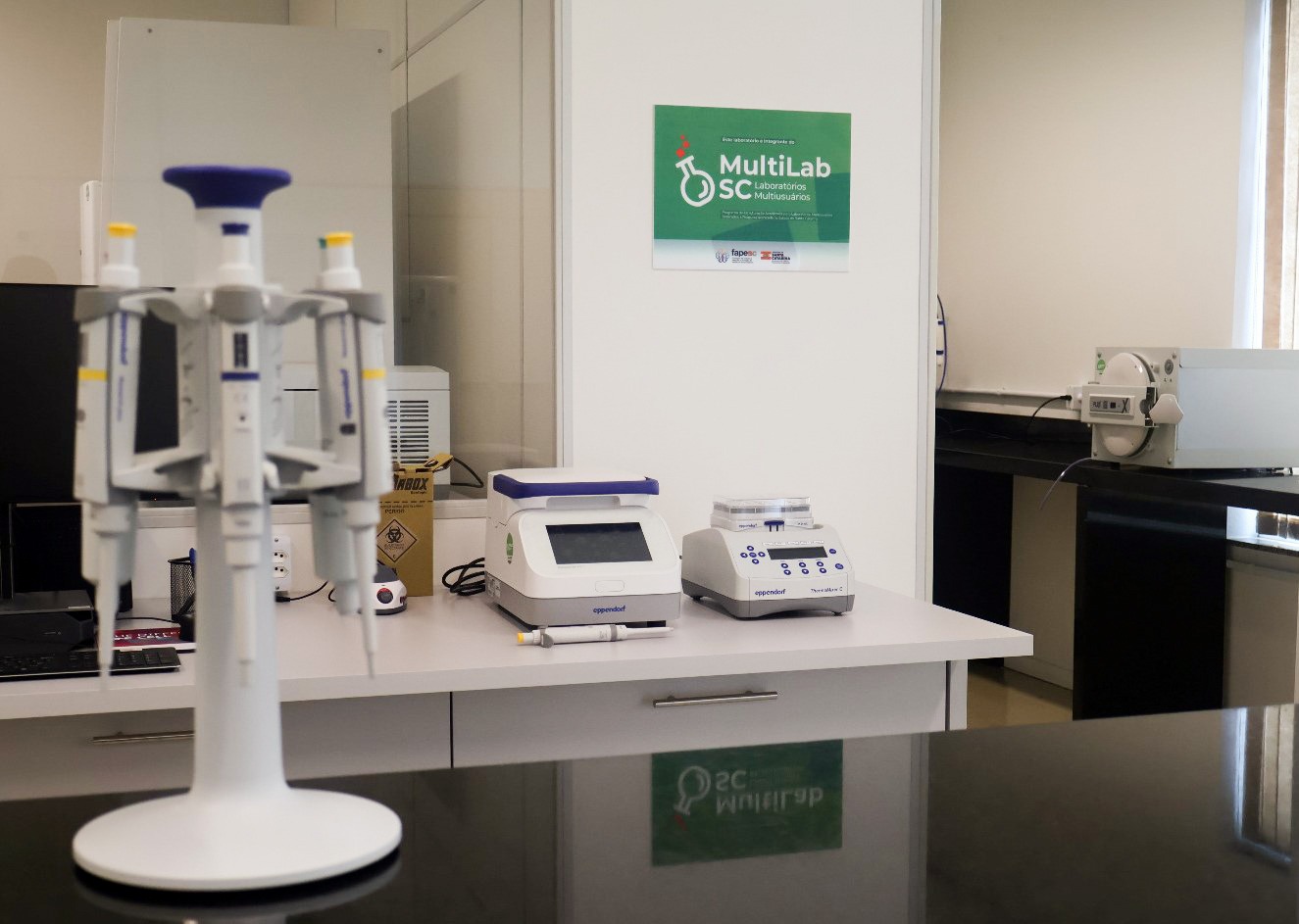 Com investimento de R$ 5 milhões do Governo do Estado, laboratórios de Chapecó recebem equipamentos de alta tecnologia para o desenvolvimento de pesquisa avançada