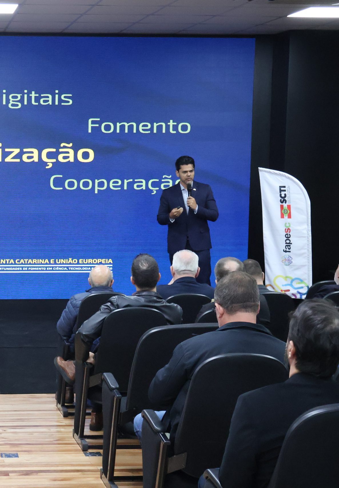 Empreendedores e pesquisadores da região de Chapecó conhecem oportunidades de fomento internacional para projetos e conexões para negócios com países da União Europeia