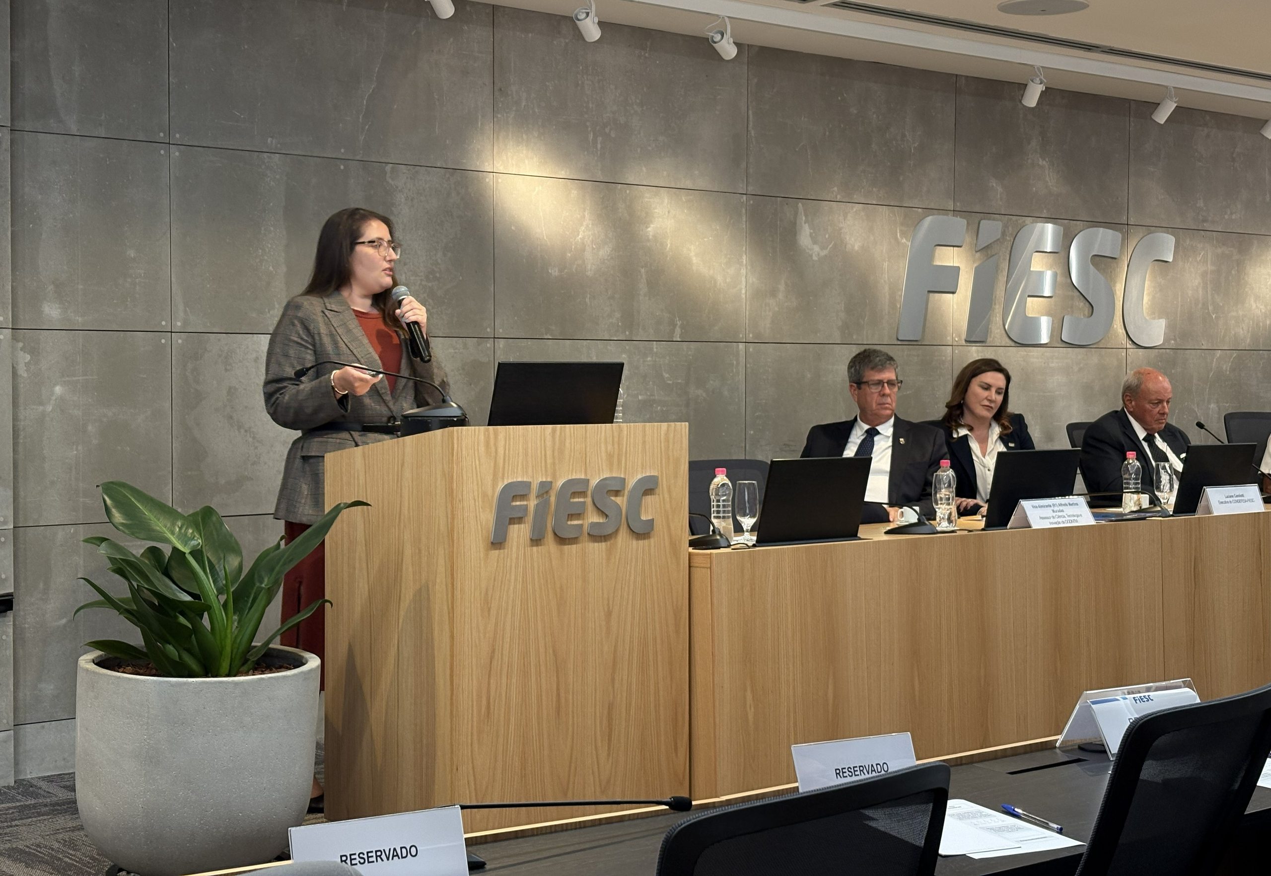 Fapesc apresenta editais de soberania e defesa em reunião do Condefesa/FIESC